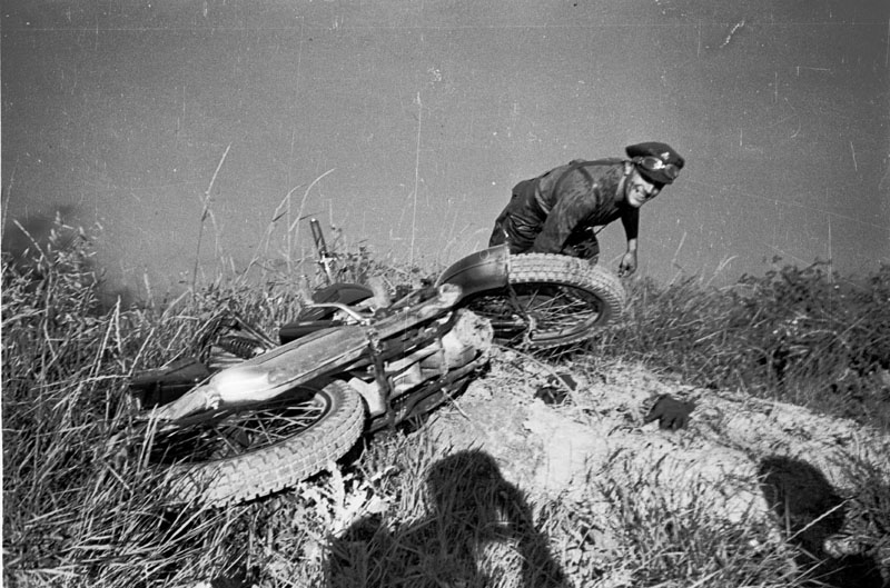 Motorista_en_el_r_o_a_causa_de_una_ca_da_2